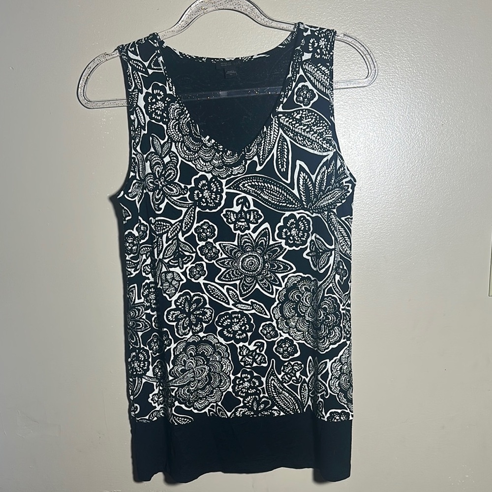J Jill Wearever Floral Black and White Sleeveless‎ Top | XS